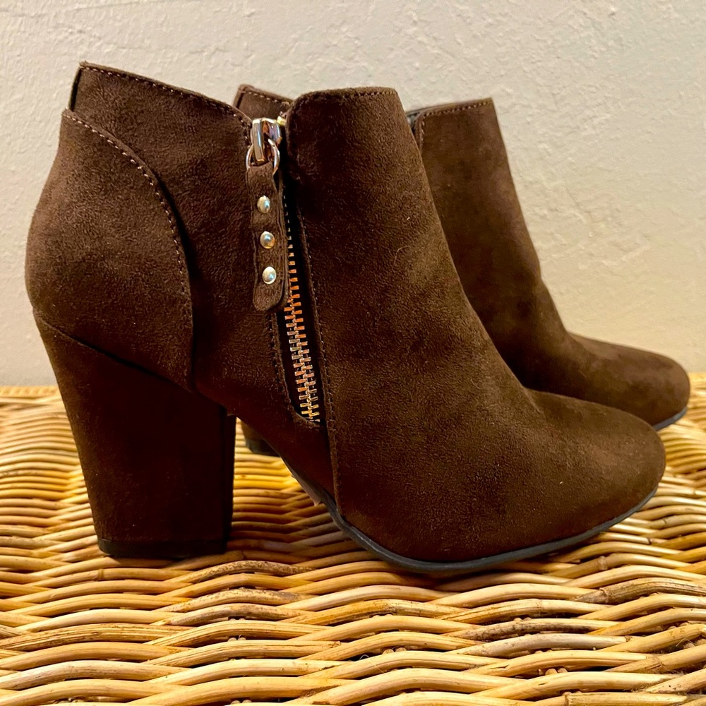 La Halle booties. Synthetic brown suede, double zipper.  NWT SIZE 38